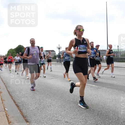 29.06.2025 - hella hamburg halbmarathon Lena Gebhardt http://msf.ph/oto/8402784 29.06.2025 10:40:56 Lombardsbrücke 12610, 8429, 5753, 6289, 3121, 1644, 1645, 1075, 1317, 1323, 1731, 2042, 2173, 2206, 2299, 2762, 2763, 2805, 2858, 3121, 3293, 3306, 3432, 3694, 4044, 4234, 4411, 4412, 4530, 4612, 4638, 4774, 4775, 4906, 4972, 5059, 5086, 5225, 5549, 5702, 5753, 6088, 6098, 6163, 6229, 6278, 6280, 6289, 6474, 6842, 7293, 7661, 7829, 7956, 8053, 8054, 8378, 8385, 8391, 8429, 8430, 8751, 8769, 8878, 9009, 9237, 9962, 10269, 10407, 10644, 10835, 11053 meine-sportfotos.de