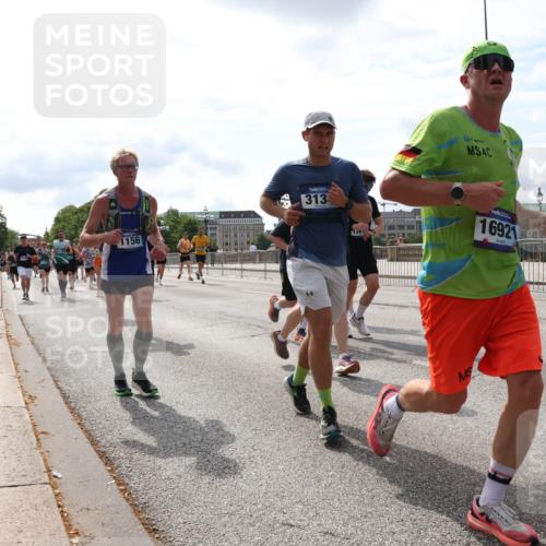 29.06.2025 - hella hamburg halbmarathon Lena Gebhardt http://msf.ph/oto/8402790 29.06.2025 10:16:21 Lombardsbrücke 1156, 313, 1301, 4, 16921, 1156, 1212, 1244, 1308, 1599, 1651, 1825, 2071, 2076, 2165, 2347, 2436, 2803, 2835, 2912, 3030, 3134, 3156, 3167, 3484, 3648, 3687, 4478, 4583, 4637, 4828, 5046, 5294, 5423, 6024, 6488, 7158, 7358, 7753, 7897, 8169, 8274, 8295, 8554, 8597, 8645, 8707, 8746, 8847, 8857, 8885, 9601, 9628, 9664, 9675, 9784, 9802, 9810, 9881, 10076, 10107, 10139, 10141, 10183, 10292, 10844, 10990, 11113, 11303, 11344, 11345, 11478, 11774, 11783, 11818, 12427 meine-sportfotos.de