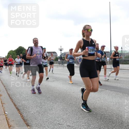 29.06.2025 - hella hamburg halbmarathon Lena Gebhardt http://msf.ph/oto/8402813 29.06.2025 10:40:56 Lombardsbrücke 8430, 8429, 5753, 5289, 1075, 1317, 1323, 1731, 2042, 2173, 2206, 2299, 2762, 2763, 2805, 2858, 3121, 3293, 3306, 3432, 3694, 4044, 4234, 4411, 4412, 4530, 4612, 4638, 4774, 4775, 4906, 4972, 5059, 5086, 5225, 5549, 5702, 5753, 6088, 6098, 6163, 6229, 6278, 6280, 6289, 6474, 6842, 7293, 7661, 7829, 7956, 8053, 8054, 8378, 8385, 8391, 8429, 8430, 8751, 8769, 8878, 9009, 9237, 9962, 10269, 10407, 10644, 10835, 11053 meine-sportfotos.de