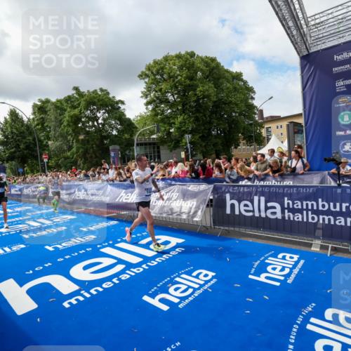 29.06.2025 - hella hamburg halbmarathon Zöllner http://msf.ph/oto/8402839 29.06.2025 10:38:28 Ziel 1042, 1710, 2745, 3014, 3431, 3790, 7110, 8571, 14992, 16075, 16280, 18357, 18761 meine-sportfotos.de