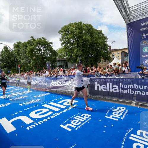 29.06.2025 - hella hamburg halbmarathon Zöllner http://msf.ph/oto/8402846 29.06.2025 10:38:28 Ziel 1042, 1710, 2745, 3014, 3431, 3790, 7110, 8571, 14992, 16075, 16280, 18357, 18761 meine-sportfotos.de