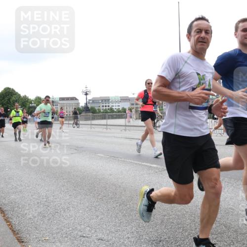 29.06.2025 - hella hamburg halbmarathon Lena Gebhardt http://msf.ph/oto/8402855 29.06.2025 10:50:08 Lombardsbrücke 15633, 11030, 1040, 1041, 1259, 1487, 1511, 1828, 1888, 2047, 2212, 2466, 2862, 2997, 3203, 3680, 3701, 3710, 3805, 3897, 4090, 4168, 4870, 5076, 5119, 5694, 5749, 5751, 5997, 6680, 6830, 7366, 7677, 7679, 7721, 7722, 7755, 8065, 8254, 9015, 9162, 9605, 9940, 10060, 10286, 10403, 10617, 10683, 10704, 11030, 11426, 11696, 11716, 11760, 12079, 12124, 13127, 13128, 13309, 13381, 13744, 13764, 13846, 13887, 14144, 14505, 14545, 14591, 14692, 14940, 15230, 15626 meine-sportfotos.de
