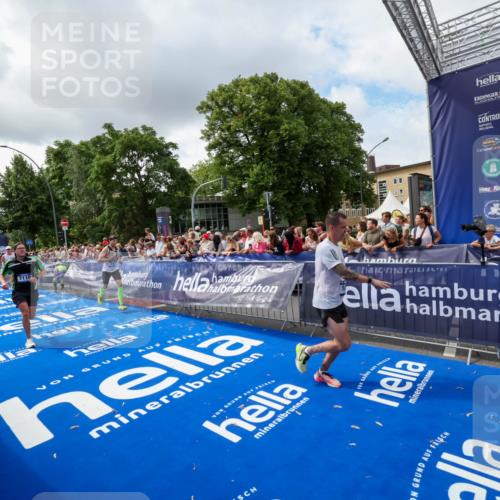 29.06.2025 - hella hamburg halbmarathon Zöllner http://msf.ph/oto/8402856 29.06.2025 10:38:28 Ziel 1042, 1710, 2745, 3014, 3431, 3790, 7110, 8571, 14992, 16075, 16280, 18357, 18761 meine-sportfotos.de