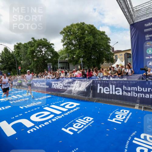 29.06.2025 - hella hamburg halbmarathon Zöllner http://msf.ph/oto/8402882 29.06.2025 10:38:30 Ziel 1710, 2745, 3014, 3431, 3790, 7110, 8571, 14992, 16075, 16280, 18357, 18761 meine-sportfotos.de