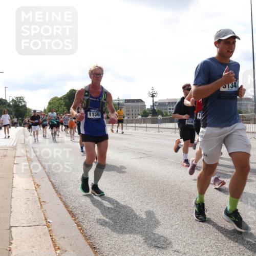 29.06.2025 - hella hamburg halbmarathon Lena Gebhardt http://msf.ph/oto/8402894 29.06.2025 10:16:21 Lombardsbrücke 1156, 1538, 0134, 1156, 1212, 1244, 1308, 1599, 1651, 1825, 2071, 2076, 2165, 2347, 2436, 2803, 2835, 2912, 3030, 3134, 3156, 3167, 3484, 3648, 3687, 4478, 4583, 4637, 4828, 5046, 5294, 5423, 6024, 6488, 7158, 7358, 7753, 7897, 8169, 8274, 8295, 8554, 8597, 8645, 8707, 8746, 8847, 8857, 8885, 9601, 9628, 9664, 9675, 9784, 9802, 9810, 9881, 10076, 10107, 10139, 10141, 10183, 10292, 10844, 10990, 11113, 11303, 11344, 11345, 11478, 11774, 11783, 11818, 12427 meine-sportfotos.de