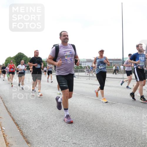 29.06.2025 - hella hamburg halbmarathon Lena Gebhardt http://msf.ph/oto/8402956 29.06.2025 10:40:57 Lombardsbrücke 430, 12610, 5753, 3121, 164, 1075, 1317, 1323, 1731, 2042, 2173, 2206, 2299, 2762, 2763, 2805, 2858, 3121, 3306, 3432, 3694, 4044, 4234, 4411, 4412, 4530, 4612, 4638, 4774, 4775, 4906, 4972, 5059, 5086, 5225, 5549, 5702, 5753, 6088, 6098, 6163, 6229, 6278, 6280, 6289, 6474, 6842, 7293, 7661, 7829, 7956, 8053, 8054, 8378, 8385, 8391, 8429, 8430, 8751, 8769, 8878, 9009, 9237, 9962, 10269, 10407, 10644, 10835, 11053 meine-sportfotos.de
