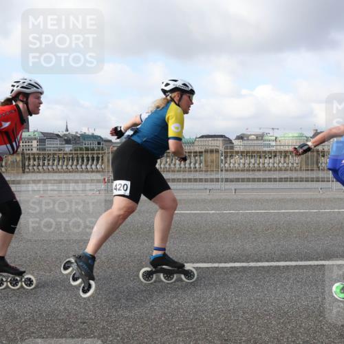 29.06.2025 - hella hamburg halbmarathon Lena Gebhardt http://msf.ph/oto/8403006 29.06.2025 08:53:30 Lombardsbrücke 299, 420, 133 meine-sportfotos.de
