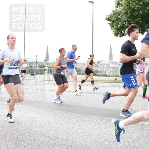 29.06.2025 - hella hamburg halbmarathon Lena Gebhardt http://msf.ph/oto/8403016 29.06.2025 10:58:19 Lombardsbrücke 18445, 146, 72, 10635, 2160, 1001, 1388, 1646, 1845, 2043, 2169, 2273, 2275, 2449, 3540, 3644, 3868, 3936, 4117, 4429, 5104, 5159, 5655, 5676, 5732, 5782, 5988, 6010, 6316, 6337, 6825, 7193, 7262, 7556, 7617, 7664, 7783, 7870, 7933, 7977, 7990, 8076, 8439, 8440, 8441, 8442, 8474, 8512, 8701, 8713, 8773, 8888, 9123, 9180, 9225, 9239, 9319, 9398, 9436, 9481, 9636, 9832, 9889, 10498 meine-sportfotos.de