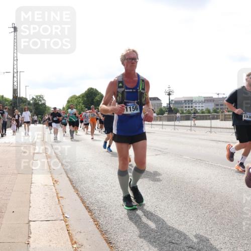 29.06.2025 - hella hamburg halbmarathon Lena Gebhardt http://msf.ph/oto/8403023 29.06.2025 10:16:22 Lombardsbrücke 1156, 1538, 458, 1018, 1156, 1212, 1244, 1308, 1599, 1651, 1825, 2071, 2076, 2165, 2347, 2436, 2803, 2835, 2912, 3030, 3134, 3156, 3484, 3648, 3687, 4478, 4583, 4637, 4828, 5046, 5294, 5423, 6024, 6488, 7158, 7358, 7753, 7897, 8169, 8274, 8295, 8317, 8554, 8597, 8645, 8707, 8746, 8847, 8857, 8885, 9601, 9628, 9664, 9675, 9784, 9802, 9810, 9881, 10076, 10107, 10139, 10141, 10183, 10292, 10844, 10990, 11113, 11303, 11344, 11345, 11478, 11774, 11783, 11818, 12427 meine-sportfotos.de