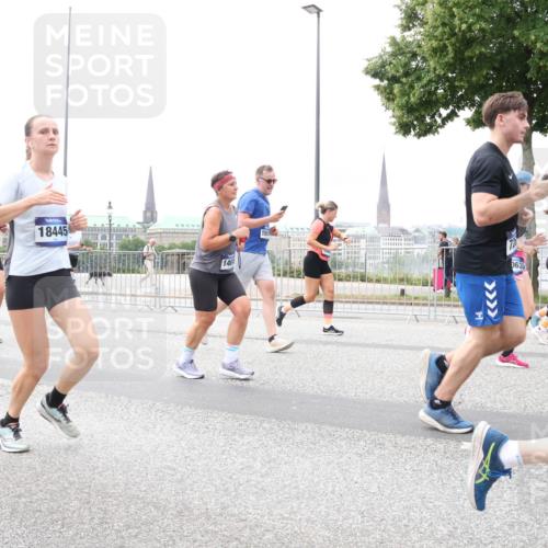 29.06.2025 - hella hamburg halbmarathon Lena Gebhardt http://msf.ph/oto/8403046 29.06.2025 10:58:19 Lombardsbrücke 18445, 1001, 1388, 1646, 1845, 2043, 2169, 2273, 2275, 2449, 3540, 3644, 3868, 3936, 4117, 4429, 5104, 5159, 5655, 5676, 5732, 5782, 5988, 6010, 6316, 6337, 6825, 7193, 7262, 7556, 7617, 7664, 7783, 7870, 7933, 7977, 7990, 8076, 8439, 8440, 8441, 8442, 8474, 8512, 8701, 8713, 8773, 8888, 9123, 9180, 9225, 9239, 9319, 9398, 9436, 9481, 9636, 9832, 9889, 10498 meine-sportfotos.de