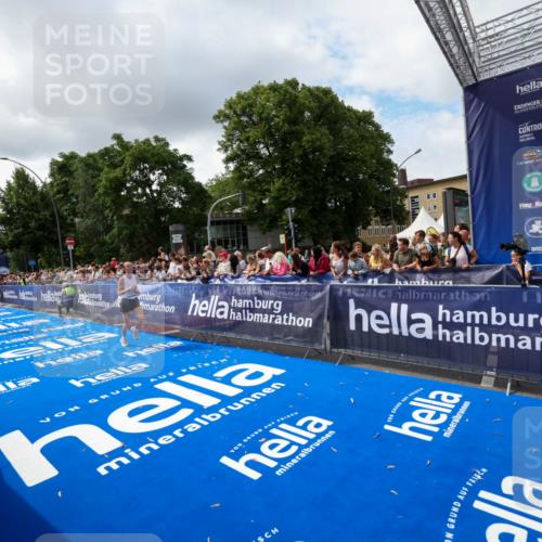 29.06.2025 - hella hamburg halbmarathon Zöllner http://msf.ph/oto/8403048 29.06.2025 10:38:41 Ziel 4148, 5248, 9403, 11379, 12772, 14905, 17154, 18188, 19004 meine-sportfotos.de