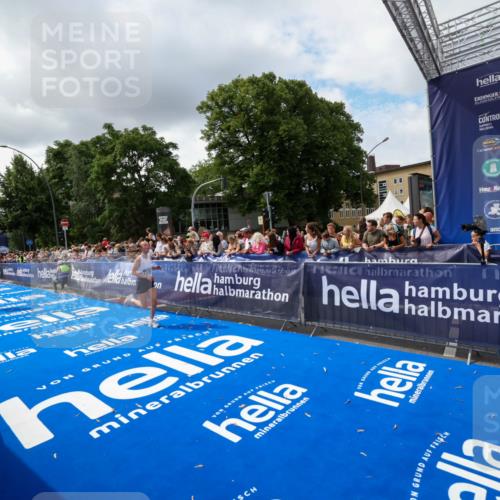 29.06.2025 - hella hamburg halbmarathon Zöllner http://msf.ph/oto/8403062 29.06.2025 10:38:41 Ziel 4148, 5248, 9403, 11379, 12772, 14905, 17154, 18188, 19004 meine-sportfotos.de