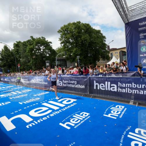 29.06.2025 - hella hamburg halbmarathon Zöllner http://msf.ph/oto/8403065 29.06.2025 10:38:41 Ziel 4148, 5248, 9403, 11379, 12772, 14905, 17154, 18188, 19004 meine-sportfotos.de