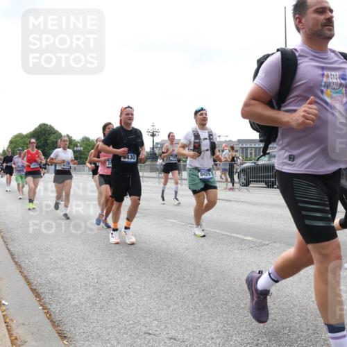29.06.2025 - hella hamburg halbmarathon Lena Gebhardt http://msf.ph/oto/8403110 29.06.2025 10:40:57 Lombardsbrücke 8430, 7293, 12610, 9237, 28, 8429, 5753, 1075, 1317, 1323, 1731, 2042, 2173, 2206, 2299, 2762, 2763, 2805, 2858, 3121, 3306, 3432, 3694, 4044, 4234, 4411, 4412, 4530, 4612, 4638, 4774, 4775, 4906, 4972, 5059, 5086, 5225, 5549, 5702, 5753, 6088, 6098, 6163, 6229, 6278, 6280, 6289, 6474, 6842, 7293, 7661, 7829, 7956, 8053, 8054, 8378, 8385, 8391, 8429, 8430, 8751, 8769, 8878, 9009, 9237, 9962, 10269, 10407, 10644, 10835, 11053 meine-sportfotos.de