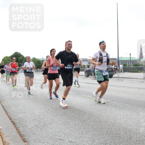 29.06.2025 - hella hamburg halbmarathon Lena Gebhardt http://msf.ph/oto/8403130 29.06.2025 10:40:58 Lombardsbrücke 943, 012610, 2858, 9237, 6430, 8429, 1075, 1317, 1323, 1731, 2042, 2173, 2206, 2299, 2762, 2763, 2805, 2858, 3121, 3306, 3432, 3694, 4044, 4234, 4411, 4412, 4530, 4612, 4638, 4774, 4775, 4906, 4972, 5059, 5086, 5225, 5549, 5753, 6088, 6098, 6163, 6278, 6280, 6289, 6474, 6842, 7293, 7661, 7821, 7829, 7956, 8053, 8054, 8378, 8385, 8429, 8430, 8751, 8769, 8878, 9009, 9237, 9962, 10269, 10407, 10644, 10835, 11053 meine-sportfotos.de