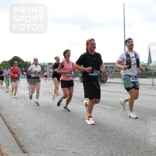 29.06.2025 - hella hamburg halbmarathon Lena Gebhardt http://msf.ph/oto/8403213 29.06.2025 10:40:58 Lombardsbrücke 9437, 11, 2610, 1913, 9237, 2858, 30, 8429, 1075, 1317, 1323, 1731, 2042, 2173, 2206, 2299, 2762, 2763, 2805, 2858, 3121, 3306, 3432, 3694, 4044, 4234, 4411, 4412, 4530, 4612, 4638, 4774, 4775, 4906, 4972, 5059, 5086, 5225, 5549, 5753, 6088, 6098, 6163, 6278, 6280, 6289, 6474, 6842, 7293, 7661, 7821, 7829, 7956, 8053, 8054, 8378, 8385, 8429, 8430, 8751, 8769, 8878, 9009, 9237, 9962, 10269, 10407, 10644, 10835, 11053 meine-sportfotos.de