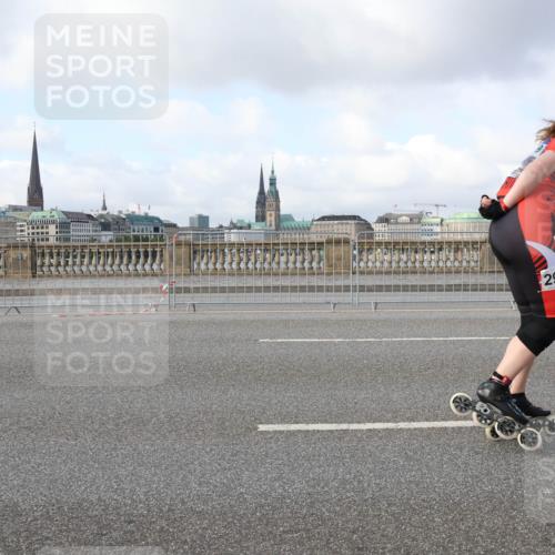 29.06.2025 - hella hamburg halbmarathon Lena Gebhardt http://msf.ph/oto/8403231 29.06.2025 08:53:30 Lombardsbrücke 299 meine-sportfotos.de
