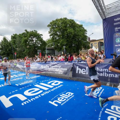29.06.2025 - hella hamburg halbmarathon Zöllner http://msf.ph/oto/8403235 29.06.2025 10:38:49 Ziel 2296, 2719, 4148, 5248, 6684, 8450, 9264, 9540, 10218, 11055, 11281, 11282, 12772, 13755, 13800, 14093, 15372, 18188, 19004 meine-sportfotos.de