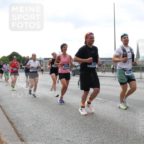 29.06.2025 - hella hamburg halbmarathon Lena Gebhardt http://msf.ph/oto/8403247 29.06.2025 10:40:58 Lombardsbrücke 110, 2858, 430, 2610, 8054, 9237, 8429, 1075, 1317, 1323, 1731, 2042, 2173, 2206, 2299, 2762, 2763, 2805, 2858, 3121, 3306, 3432, 3694, 4044, 4234, 4411, 4412, 4530, 4612, 4638, 4774, 4775, 4906, 4972, 5059, 5086, 5225, 5549, 5753, 6088, 6098, 6163, 6278, 6280, 6289, 6474, 6842, 7293, 7661, 7821, 7829, 7956, 8053, 8054, 8378, 8385, 8429, 8430, 8751, 8769, 8878, 9009, 9237, 9962, 10269, 10407, 10644, 10835, 11053 meine-sportfotos.de