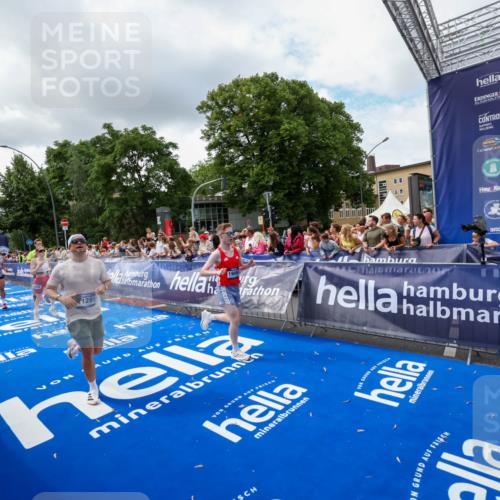 29.06.2025 - hella hamburg halbmarathon Zöllner http://msf.ph/oto/8403250 29.06.2025 10:38:49 Ziel 2296, 2719, 4148, 5248, 6684, 8450, 9264, 9540, 10218, 11055, 11281, 11282, 12772, 13755, 13800, 14093, 15372, 18188, 19004 meine-sportfotos.de