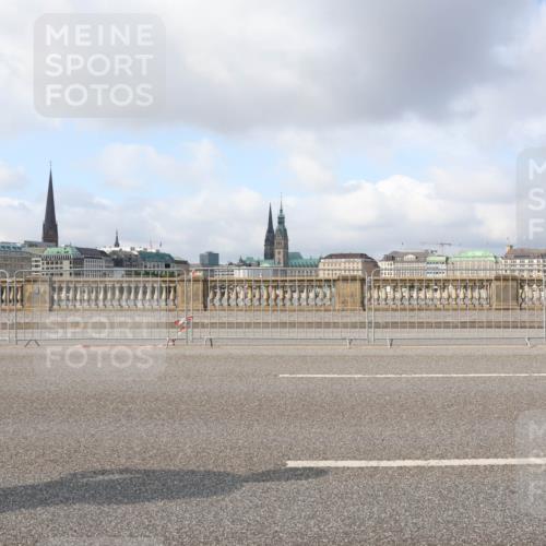 29.06.2025 - hella hamburg halbmarathon Lena Gebhardt http://msf.ph/oto/8403302 29.06.2025 08:54:04 Lombardsbrücke  meine-sportfotos.de