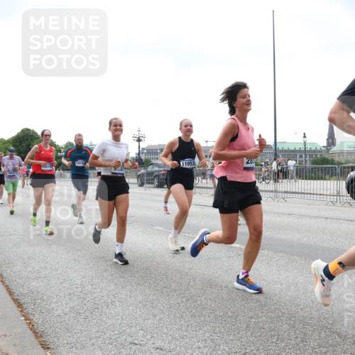 29.06.2025 - hella hamburg halbmarathon Lena Gebhardt http://msf.ph/oto/8403325 29.06.2025 10:40:59 Lombardsbrücke 9437, 12610, 14152, 11053, 289, 8430, 1075, 1317, 1323, 1731, 2042, 2173, 2206, 2229, 2299, 2762, 2763, 2805, 2858, 3121, 3306, 3432, 3694, 4044, 4234, 4411, 4412, 4530, 4612, 4638, 4774, 4775, 4906, 4972, 5059, 5086, 5225, 5549, 5753, 6088, 6098, 6163, 6278, 6280, 6289, 6474, 6842, 7293, 7661, 7821, 7829, 7956, 8053, 8054, 8293, 8378, 8385, 8429, 8430, 8751, 8769, 8878, 9009, 9237, 9962, 10269, 10407, 10644, 10835, 11053 meine-sportfotos.de