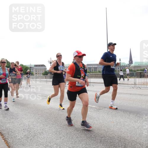 29.06.2025 - hella hamburg halbmarathon Lena Gebhardt http://msf.ph/oto/8403332 29.06.2025 10:24:02 Lombardsbrücke 1444, 5055, 9217, 4122, 1005, 1009, 1304, 1389, 1444, 1545, 2125, 2489, 3013, 3185, 3285, 3579, 4122, 4597, 4646, 4684, 4719, 4990, 4993, 5039, 5055, 5160, 5258, 5260, 5358, 5406, 5661, 5954, 6524, 6526, 6747, 7013, 7426, 7528, 7920, 8031, 8141, 8149, 8167, 8181, 8187, 8297, 8502, 8676, 8717, 9063, 9217, 9603, 9715, 10649, 11044, 11300, 11306, 11347, 11415, 11454, 11793, 12210, 13149, 13711, 14521, 15739, 15853, 16251, 17199 meine-sportfotos.de