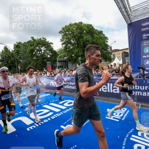 29.06.2025 - hella hamburg halbmarathon Zöllner http://msf.ph/oto/8403346 29.06.2025 10:38:53 Ziel 2296, 2719, 2980, 3783, 8958, 9264, 9540, 10218, 11055, 13755, 13800, 14093, 15257, 15372, 17722 meine-sportfotos.de