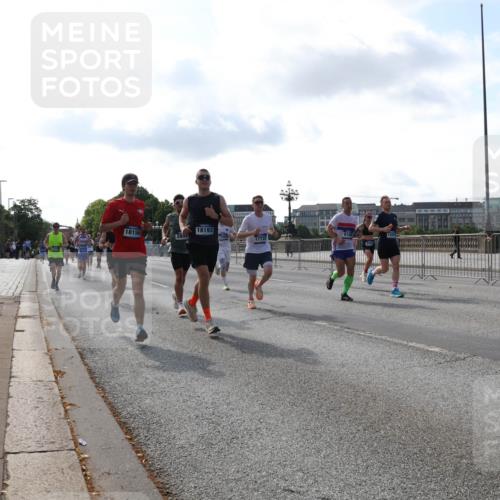 29.06.2025 - hella hamburg halbmarathon Lena Gebhardt http://msf.ph/oto/8403351 29.06.2025 09:49:16 Lombardsbrücke 18156, 18193, 17722, 13158, 1042, 1571, 1600, 1603, 2044, 2707, 2745, 2750, 2797, 2849, 2980, 3014, 3116, 4062, 4148, 4766, 5003, 5050, 5124, 5648, 5889, 6037, 6047, 6149, 6771, 7035, 7109, 7310, 7482, 7743, 7981, 8002, 8121, 8358, 9640, 9643, 10190, 10369, 10451, 10738, 10877, 11106, 11177, 11423, 11447, 11952, 12088, 12091, 12098, 12168, 12739, 13064, 13137, 13158, 13190, 13372, 13755, 13900, 14075, 14311, 14359, 14603, 14629, 14667 meine-sportfotos.de