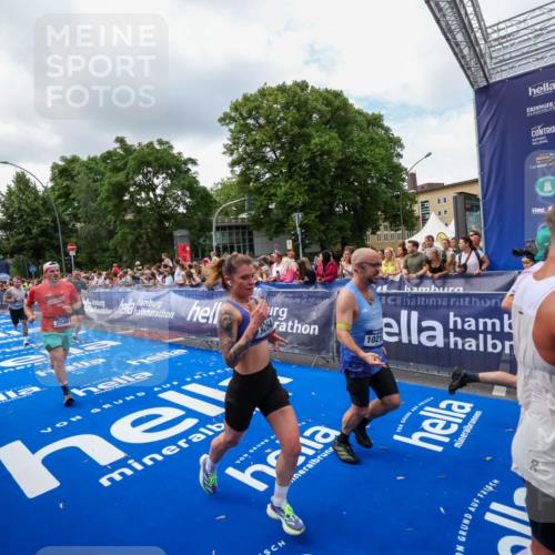 29.06.2025 - hella hamburg halbmarathon Zöllner http://msf.ph/oto/8403365 29.06.2025 10:38:54 Ziel 2296, 2719, 2980, 3783, 8958, 9264, 9540, 10218, 11055, 13755, 13800, 14093, 15257, 15372, 17722 meine-sportfotos.de