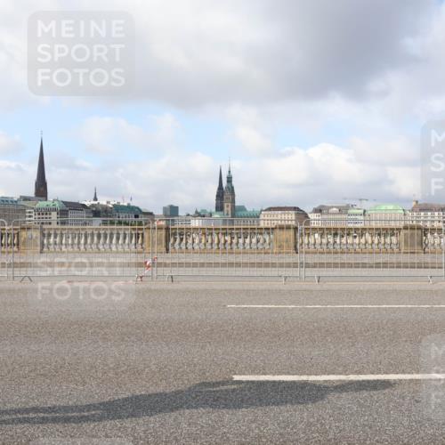 29.06.2025 - hella hamburg halbmarathon Lena Gebhardt http://msf.ph/oto/8403378 29.06.2025 08:54:04 Lombardsbrücke  meine-sportfotos.de