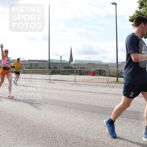 29.06.2025 - hella hamburg halbmarathon Lena Gebhardt http://msf.ph/oto/8403379 29.06.2025 10:16:24 Lombardsbrücke 11344, 212, 11345, 3648, 1156, 1212, 1244, 1308, 1599, 1651, 1825, 2071, 2076, 2165, 2347, 2436, 2803, 2835, 2912, 3030, 3134, 3156, 3484, 3648, 3687, 4478, 4583, 4637, 4828, 5046, 5294, 5423, 6024, 6488, 7158, 7358, 7753, 7897, 8169, 8274, 8295, 8317, 8554, 8597, 8645, 8707, 8847, 8857, 9601, 9628, 9664, 9676, 9784, 9802, 9810, 9881, 10076, 10107, 10139, 10141, 10183, 10232, 10292, 10844, 10990, 11113, 11303, 11344, 11345, 11478, 11818 meine-sportfotos.de