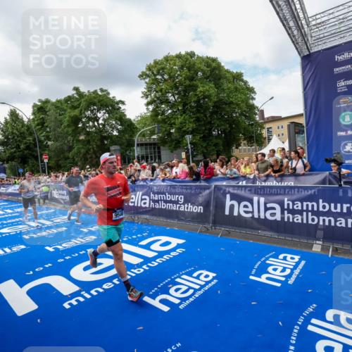 29.06.2025 - hella hamburg halbmarathon Zöllner http://msf.ph/oto/8403383 29.06.2025 10:38:55 Ziel 2980, 3783, 8958, 9264, 9540, 10218, 11055, 13137, 13755, 14093, 15257, 17722 meine-sportfotos.de