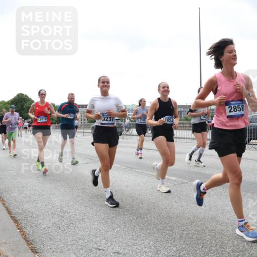 29.06.2025 - hella hamburg halbmarathon Lena Gebhardt http://msf.ph/oto/8403396 29.06.2025 10:40:59 Lombardsbrücke 14153, 12610, 3237, 7585, 1053, 9437, 8054, 2858, 1075, 1317, 1323, 1731, 2042, 2173, 2206, 2229, 2299, 2762, 2763, 2805, 2858, 3121, 3306, 3432, 3694, 4044, 4234, 4411, 4412, 4530, 4612, 4638, 4774, 4775, 4906, 4972, 5059, 5086, 5225, 5549, 5753, 6088, 6098, 6163, 6278, 6280, 6289, 6474, 6842, 7293, 7661, 7821, 7829, 7956, 8053, 8054, 8293, 8378, 8385, 8429, 8430, 8751, 8769, 8878, 9009, 9237, 9962, 10269, 10407, 10644, 10835, 11053 meine-sportfotos.de