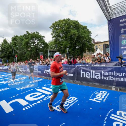 29.06.2025 - hella hamburg halbmarathon Zöllner http://msf.ph/oto/8403398 29.06.2025 10:38:55 Ziel 2980, 3783, 8958, 9264, 9540, 10218, 11055, 13137, 13755, 14093, 15257, 17722 meine-sportfotos.de