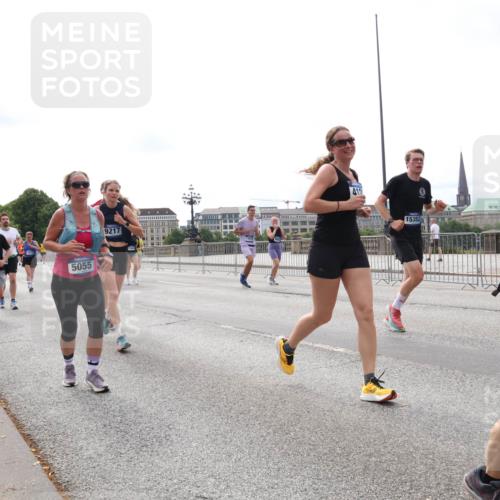 29.06.2025 - hella hamburg halbmarathon Lena Gebhardt http://msf.ph/oto/8403413 29.06.2025 10:24:03 Lombardsbrücke 1444, 5055, 9217, 419, 15352, 15, 81, 1005, 1009, 1304, 1389, 1444, 1545, 2125, 2132, 2489, 3013, 3185, 3285, 3579, 4122, 4597, 4646, 4684, 4719, 4990, 4993, 5039, 5055, 5160, 5258, 5260, 5358, 5661, 5954, 6524, 6526, 6747, 7013, 7426, 7528, 7920, 8031, 8141, 8149, 8167, 8181, 8187, 8297, 8502, 8676, 8717, 9063, 9217, 9603, 9715, 10649, 11044, 11300, 11306, 11347, 11415, 11454, 11793, 12210, 13149, 13711, 14521, 15739, 15853 meine-sportfotos.de