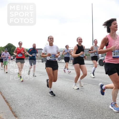 29.06.2025 - hella hamburg halbmarathon Lena Gebhardt http://msf.ph/oto/8403432 29.06.2025 10:40:59 Lombardsbrücke 12610, 14153, 7585, 9437, 8054, 9237, 053, 2858, 1075, 1317, 1323, 1731, 2042, 2173, 2206, 2229, 2299, 2762, 2763, 2805, 2858, 3121, 3306, 3432, 3694, 4044, 4234, 4411, 4412, 4530, 4612, 4638, 4774, 4775, 4906, 4972, 5059, 5086, 5225, 5549, 5753, 6088, 6098, 6163, 6278, 6280, 6289, 6474, 6842, 7293, 7661, 7821, 7829, 7956, 8053, 8054, 8293, 8378, 8385, 8429, 8430, 8751, 8769, 8878, 9009, 9237, 9962, 10269, 10407, 10644, 10835, 11053 meine-sportfotos.de