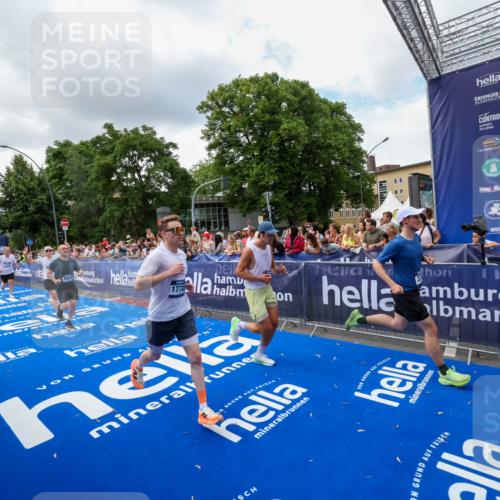 29.06.2025 - hella hamburg halbmarathon Zöllner http://msf.ph/oto/8403464 29.06.2025 10:39:00 Ziel 2980, 3136, 3783, 4359, 6682, 8958, 11447, 13137, 15257, 15561, 15873, 17722, 18734, 19151 meine-sportfotos.de