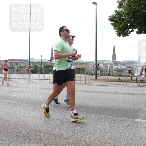 29.06.2025 - hella hamburg halbmarathon Lena Gebhardt http://msf.ph/oto/8403465 29.06.2025 10:50:11 Lombardsbrücke 6365, 5749, 156, 1040, 1041, 1259, 1487, 1511, 1828, 2047, 2212, 2862, 2997, 3203, 3680, 3701, 3710, 3805, 3897, 4090, 4168, 4870, 5076, 5119, 5694, 5749, 5751, 5997, 6680, 6830, 7366, 7677, 7679, 7721, 7722, 7755, 8065, 8254, 8299, 9015, 9605, 9940, 10060, 10286, 10403, 10617, 10683, 11030, 11426, 11696, 11716, 11760, 12079, 12124, 13127, 13128, 13309, 13381, 13744, 13764, 13846, 13887, 14102, 14144, 14505, 14545, 14591, 14692, 14940, 15230, 15626 meine-sportfotos.de