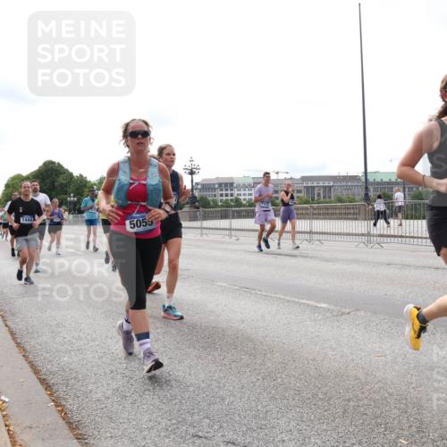 29.06.2025 - hella hamburg halbmarathon Lena Gebhardt http://msf.ph/oto/8403472 29.06.2025 10:24:03 Lombardsbrücke 1444, 5055, 17513, 4122, 1005, 1009, 1304, 1389, 1444, 1545, 2125, 2132, 2489, 3013, 3185, 3285, 3579, 4122, 4597, 4646, 4684, 4719, 4990, 4993, 5039, 5055, 5160, 5258, 5260, 5358, 5661, 5954, 6524, 6526, 6747, 7013, 7426, 7528, 7920, 8031, 8141, 8149, 8167, 8181, 8187, 8297, 8502, 8676, 8717, 9063, 9217, 9603, 9715, 10649, 11044, 11300, 11306, 11347, 11415, 11454, 11793, 12210, 13149, 13711, 14521, 15739, 15853 meine-sportfotos.de
