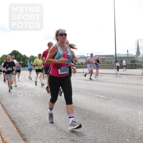 29.06.2025 - hella hamburg halbmarathon Lena Gebhardt http://msf.ph/oto/8403528 29.06.2025 10:24:04 Lombardsbrücke 5055, 1005, 1009, 1304, 1389, 1444, 1545, 2125, 2132, 2477, 2489, 3013, 3185, 3285, 3579, 4122, 4162, 4597, 4646, 4684, 4719, 4990, 4993, 5039, 5055, 5160, 5258, 5260, 5358, 5661, 5954, 6478, 6524, 6526, 6747, 7013, 7426, 7528, 7920, 8031, 8141, 8149, 8167, 8181, 8187, 8297, 8502, 8676, 8717, 9063, 9217, 9603, 9715, 10649, 11044, 11300, 11306, 11347, 11415, 11454, 11793, 12210, 13149, 13711, 14521, 15739, 15853 meine-sportfotos.de