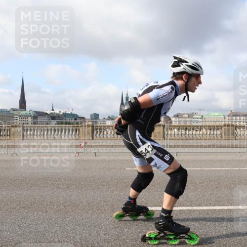 29.06.2025 - hella hamburg halbmarathon Lena Gebhardt http://msf.ph/oto/8403571 29.06.2025 08:54:04 Lombardsbrücke 543 meine-sportfotos.de