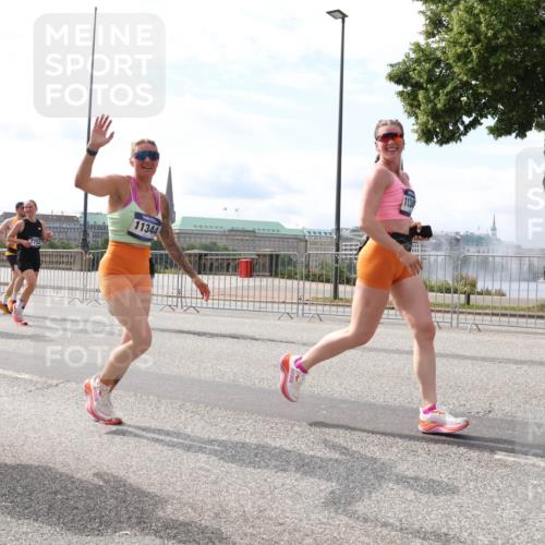 29.06.2025 - hella hamburg halbmarathon Lena Gebhardt http://msf.ph/oto/8403584 29.06.2025 10:16:26 Lombardsbrücke 139, 11344, 1134, 1156, 1212, 1244, 1308, 1599, 1651, 1825, 2071, 2076, 2165, 2347, 2436, 2803, 2835, 2912, 3030, 3134, 3156, 3176, 3484, 3648, 3687, 4478, 4583, 4637, 4828, 5036, 5037, 5046, 5294, 5423, 6024, 6488, 7158, 7358, 7753, 7897, 8169, 8274, 8295, 8317, 8554, 8597, 8645, 8707, 8847, 8857, 9601, 9628, 9664, 9676, 9784, 9802, 9810, 9881, 10076, 10107, 10139, 10141, 10183, 10232, 10292, 10844, 10990, 11344, 11345, 11818 meine-sportfotos.de