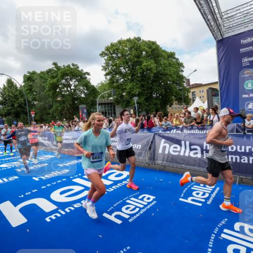 29.06.2025 - hella hamburg halbmarathon Zöllner http://msf.ph/oto/8403612 29.06.2025 10:39:07 Ziel 1164, 1445, 1803, 2262, 4359, 4759, 6682, 6686, 6687, 11447, 11619, 12137, 15561, 15873, 16820, 18734, 19151 meine-sportfotos.de