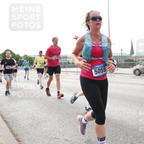 29.06.2025 - hella hamburg halbmarathon Lena Gebhardt http://msf.ph/oto/8403623 29.06.2025 10:24:04 Lombardsbrücke 144, 17595, 1501, 5055, 1005, 1009, 1304, 1389, 1444, 1545, 2125, 2132, 2477, 2489, 3013, 3185, 3285, 3579, 4122, 4162, 4597, 4646, 4684, 4719, 4990, 4993, 5039, 5055, 5160, 5258, 5260, 5358, 5661, 5954, 6478, 6524, 6526, 6747, 7013, 7426, 7528, 7920, 8031, 8141, 8149, 8167, 8181, 8187, 8297, 8502, 8676, 8717, 9063, 9217, 9603, 9715, 10649, 11044, 11300, 11306, 11347, 11415, 11454, 11793, 12210, 13149, 13711, 14521, 15739, 15853 meine-sportfotos.de