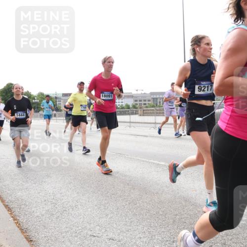29.06.2025 - hella hamburg halbmarathon Lena Gebhardt http://msf.ph/oto/8403648 29.06.2025 10:24:04 Lombardsbrücke 8717, 1444, 8141, 5358, 17599, 18091, 17513, 9603, 9217, 5055, 1005, 1009, 1304, 1389, 1444, 1545, 2125, 2132, 2477, 2489, 3013, 3185, 3285, 3579, 4122, 4162, 4597, 4646, 4684, 4719, 4990, 4993, 5039, 5055, 5160, 5258, 5260, 5358, 5661, 5954, 6478, 6524, 6526, 6747, 7013, 7426, 7528, 7920, 8031, 8141, 8149, 8167, 8181, 8187, 8297, 8502, 8676, 8717, 9063, 9217, 9603, 9715, 10649, 11044, 11300, 11306, 11347, 11415, 11454, 11793, 12210, 13149, 13711, 14521, 15739, 15853 meine-sportfotos.de