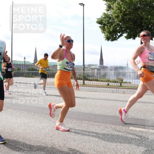 29.06.2025 - hella hamburg halbmarathon Lena Gebhardt http://msf.ph/oto/8403658 29.06.2025 10:16:26 Lombardsbrücke 212, 0139, 31, 1645, 11344, 11345, 1156, 1212, 1244, 1308, 1599, 1651, 1825, 2071, 2076, 2165, 2347, 2436, 2803, 2835, 2912, 3030, 3134, 3156, 3176, 3484, 3648, 3687, 4478, 4583, 4637, 4828, 5036, 5037, 5046, 5294, 5423, 6024, 6488, 7158, 7358, 7753, 7897, 8169, 8274, 8295, 8317, 8554, 8597, 8645, 8707, 8847, 8857, 9601, 9628, 9664, 9676, 9784, 9802, 9810, 9881, 10076, 10107, 10139, 10141, 10183, 10232, 10292, 10844, 10990, 11344, 11345, 11818 meine-sportfotos.de