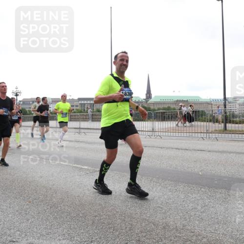29.06.2025 - hella hamburg halbmarathon Lena Gebhardt http://msf.ph/oto/8403666 29.06.2025 10:50:12 Lombardsbrücke 17608, 40, 721, 5751, 5749, 636, 1040, 1041, 1259, 1487, 1511, 1828, 2047, 2212, 2997, 3203, 3680, 3701, 3710, 3805, 3897, 4090, 4168, 4870, 4961, 5076, 5119, 5749, 5751, 5997, 6680, 6830, 7366, 7677, 7679, 7721, 7722, 7755, 8065, 8254, 8299, 9015, 9605, 9940, 10060, 10286, 10403, 10617, 10683, 10744, 11030, 11426, 11696, 11716, 11760, 12079, 12124, 13127, 13128, 13309, 13381, 13744, 13846, 13887, 14102, 14144, 14505, 14545, 14591, 14692, 14940, 15230, 15626 meine-sportfotos.de