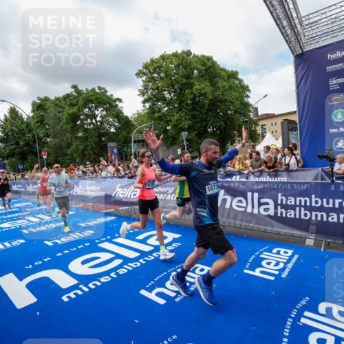 29.06.2025 - hella hamburg halbmarathon Zöllner http://msf.ph/oto/8403667 29.06.2025 10:39:08 Ziel 1164, 1445, 1803, 2262, 4359, 4759, 6682, 6686, 6687, 11447, 11619, 12137, 15556, 16656, 16820, 18734, 19151 meine-sportfotos.de