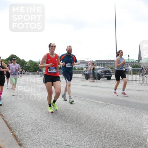 29.06.2025 - hella hamburg halbmarathon Lena Gebhardt http://msf.ph/oto/8403670 29.06.2025 10:41:00 Lombardsbrücke 943, 8054, 12610, 14153, 1075, 1317, 1323, 1731, 2042, 2173, 2206, 2229, 2299, 2762, 2805, 2858, 3121, 3306, 3432, 3694, 4044, 4234, 4411, 4412, 4530, 4612, 4638, 4774, 4775, 4906, 4972, 5086, 5225, 5549, 5753, 6088, 6098, 6163, 6278, 6280, 6289, 6474, 6842, 7293, 7661, 7821, 7829, 7956, 8053, 8054, 8293, 8378, 8385, 8429, 8430, 8751, 8769, 8878, 8992, 9009, 9237, 9962, 10269, 10407, 10644, 10835, 11053 meine-sportfotos.de
